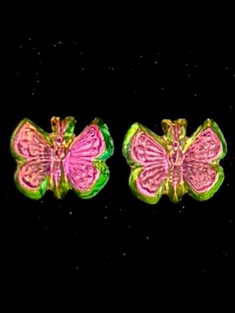 Pretty lightweight, 3-D colorful butterfly pierced earrings